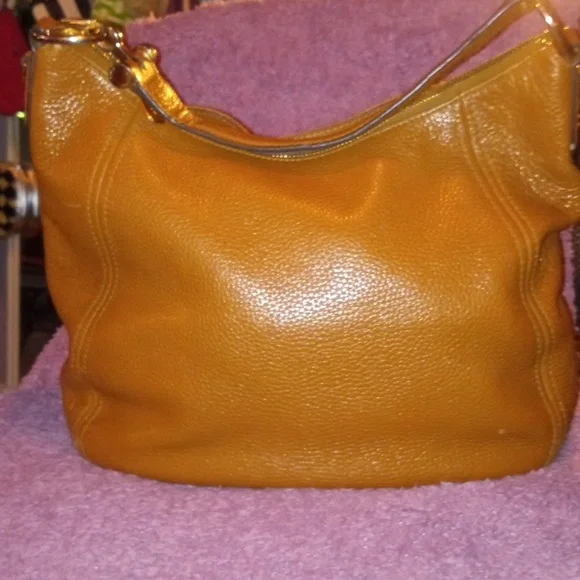 🚨 SOLD🚨Michael Kors pebble leather shoulder bag/ hobo bag and matching wallet - Picture 2 of 15